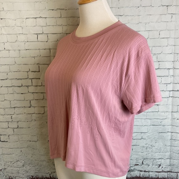 Lululemon Train to Be T-Shirt Pink 10 Crop CrossFit Gym Workout Fall Athleisure - Picture 5 of 16